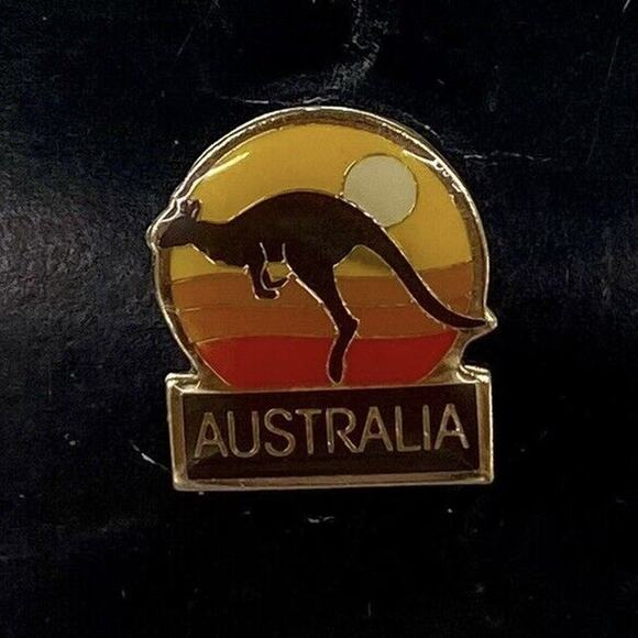 Vintage Australian Kangaroo Metal Enamel Pin Badge Tie Pin Lapel Pin Down Under - Picture 2 of 3